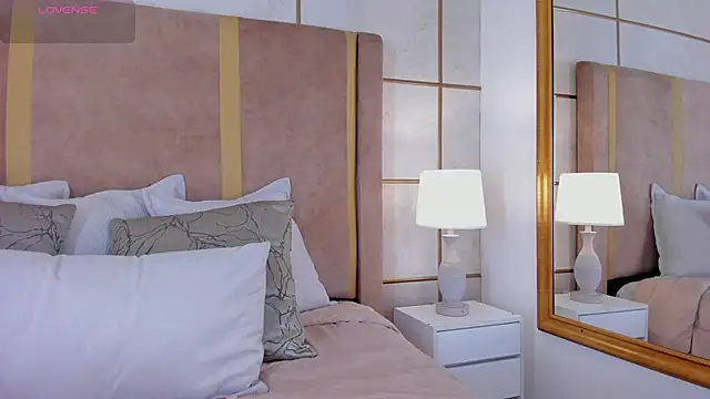 lyrabellini - Lyrabellini's free webcam