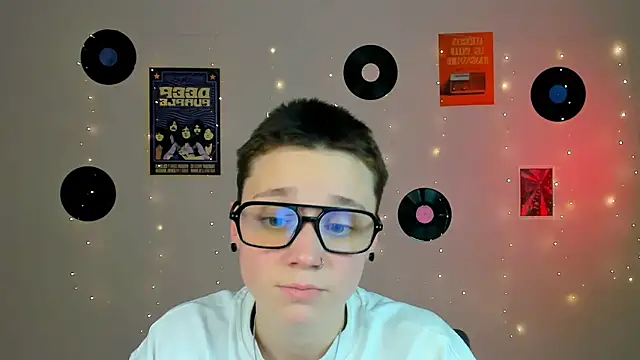 emi_fade - Emi_fade's free webcam