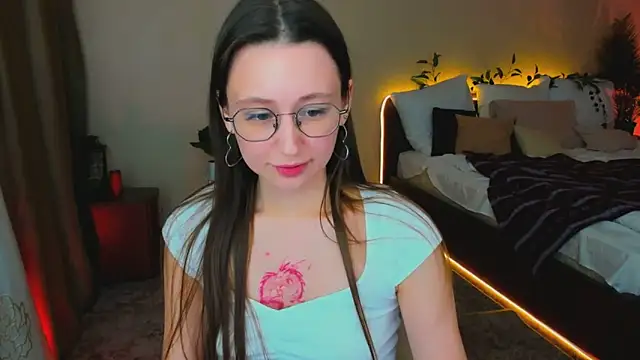 yourlovellystory - YourLovellyStory's free webcam