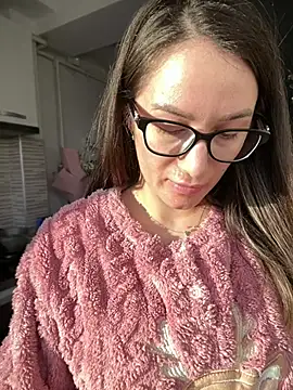 Webcam Model (HotXMom_)  is live.Free join now!