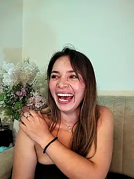 Kiaraa88 webcam