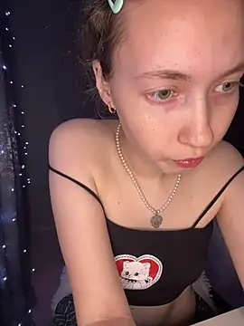 holy_poly - Holy_Poly's free webcam