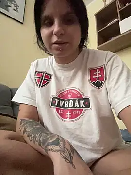 brutecia2002 - Brutecia2002's free webcam