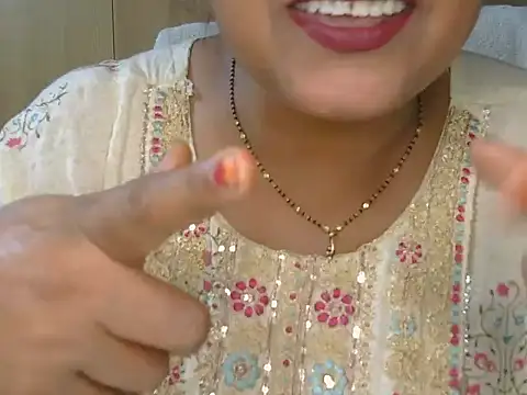 cute_ruhi99 (F milf) - OIL ON ASS