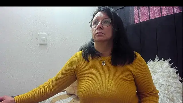 evaaross_2345 - Evaaross_2345's free webcam