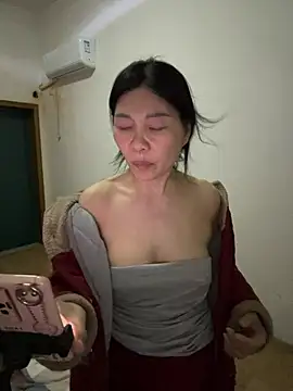 xiiuuff18 - Xiiuuff18's free webcam