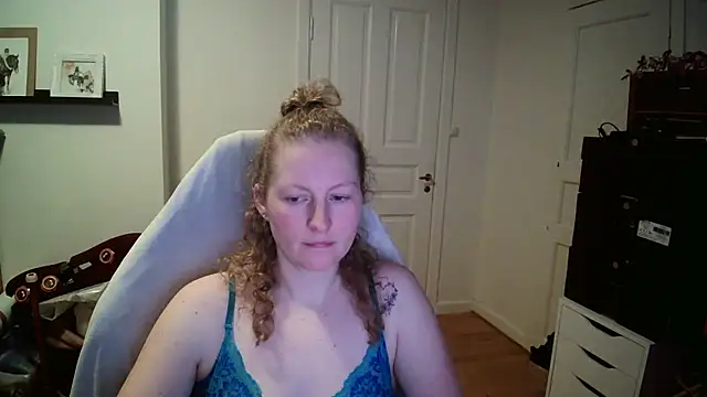 girlnina-1995 - Girlnina-1995's free webcam