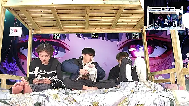 xiaohuangren01 Live Webcam on Stripchat