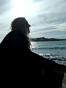 Webcam Model (BecciDeluxe)  is live.Free join now!