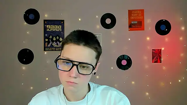 emi_fade - Emi_fade's free webcam