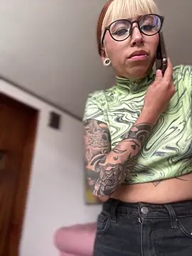 Webcam Model (Sallem_Pink)  is live.Free join now!