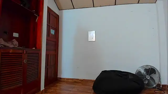 fulfill_fantasies1 - Fulfill_fantasies1's free webcam