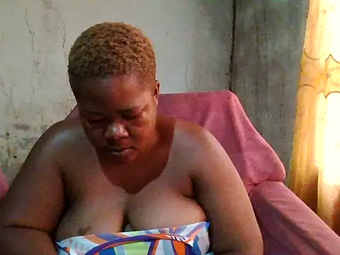 bustyass93 - Bustyass93's free webcam