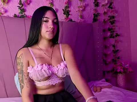 hemma_tinny_ - Hemma_tinny_'s free webcam