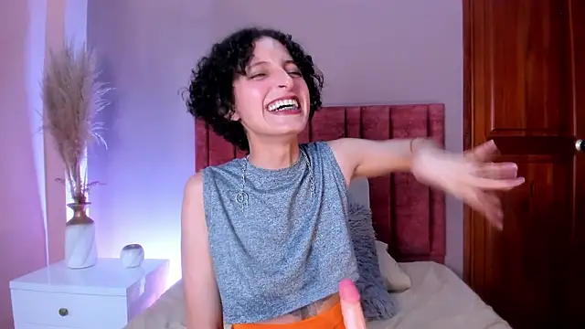 lyravendrell - LyraVendrell's free webcam