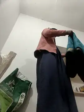 Webcam Model (LUCKY_cut)  is live.Free join now!