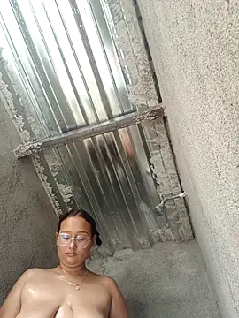 young_dairy01 - Young_dairy01's free webcam