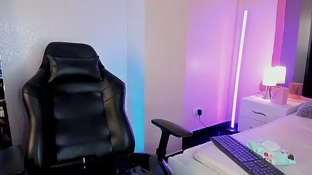 emmastonns - EmmaStonns's free webcam