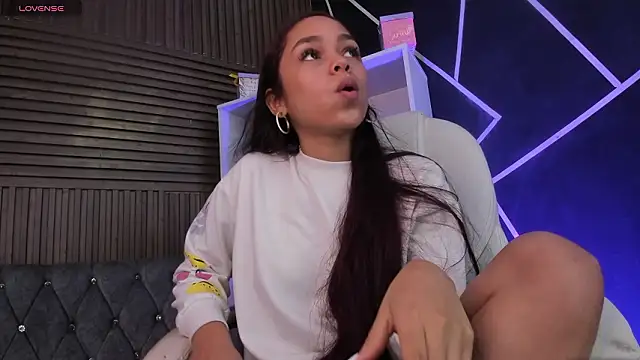 carolinefyre - CarolineFyre's free webcam