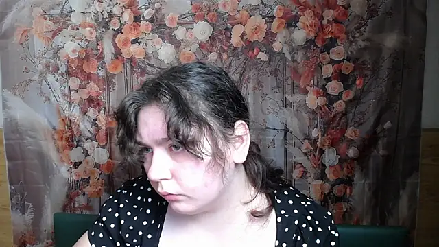 NeonilaLisova webcam