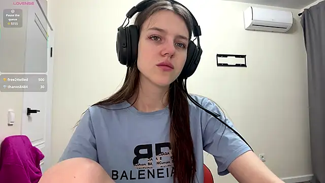 elira_breeze - Elira_Breeze's free webcam