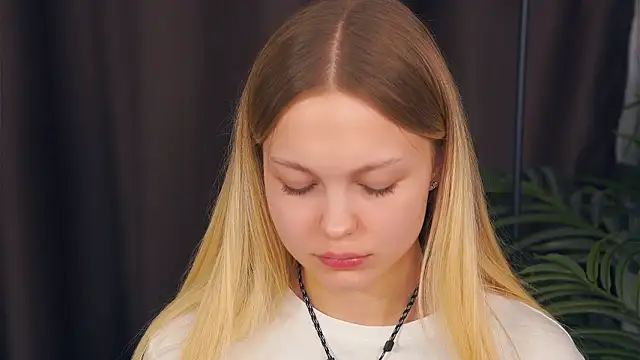 mitziekeizer - MitzieKeizer's free webcam - UK Sex Cams