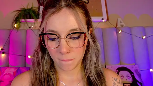 ambarhills_1 - AmbarHills_1's free webcam - UK Sex Cams