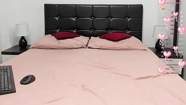 karinamadnessdesiree - Karinamadnessdesiree's free webcam