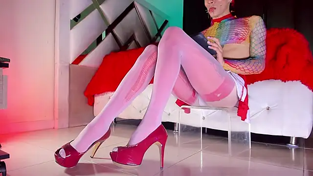 archiecollins (M young) - barefeet + oil + dildo