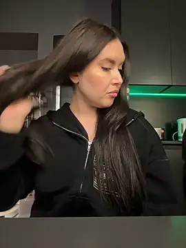 trishawinslet - TrishaWinslet's free webcam