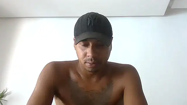 juninholekejr - JUNINHOLEKEJR's free webcam - UK Sex Cams