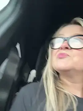 Webcam Model (SuzieSub)  is live.Free join now!