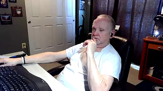 nobledad (M grandpa) - i stroke my cock for 2 mins
