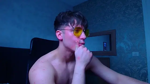 kellenwest (M twink) - cum show