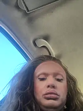 ImCarolinaCutiex... Live Webcam on Stripchat