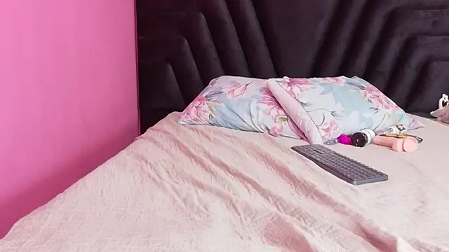 curvybrunnete - Curvybrunnete's free webcam