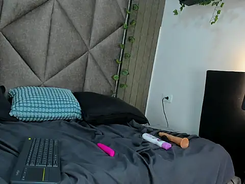 chloeemiller__ - ChloeeMiller__'s free webcam