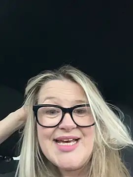 suziesub - SuzieSub's free webcam