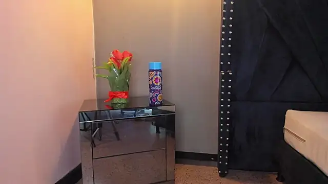 mahiasmith13 - MAHIASMITH13's free webcam