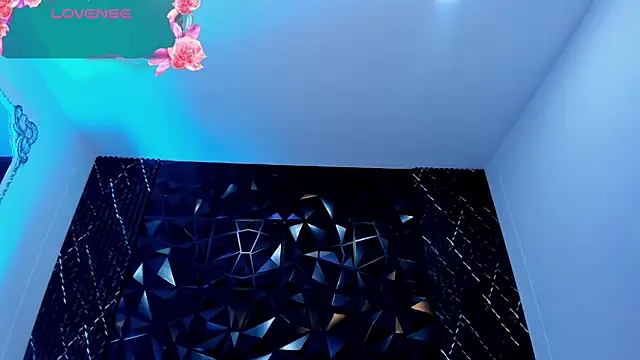 liaflowers - LiaFlowers's free webcam