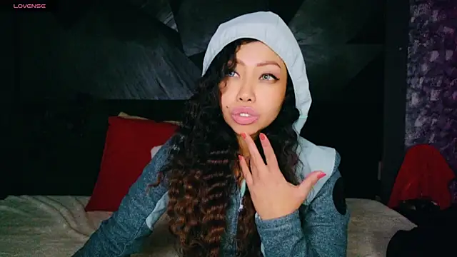 elyaquinn - ElyaQuinn's free webcam