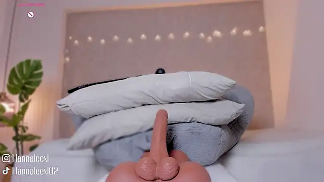 hanna_lee02 - Hanna_lee02's free webcam - UK Sex Cams