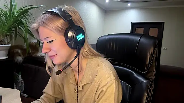 ladyfoxlove - LadyFoxLove's free webcam