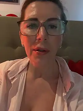 naughtymilla - NaughtyMilla's free webcam - UK Sex Cams