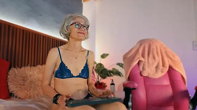 miss_monserrate01 - Miss_monserrate01's free webcam - UK Sex Cams