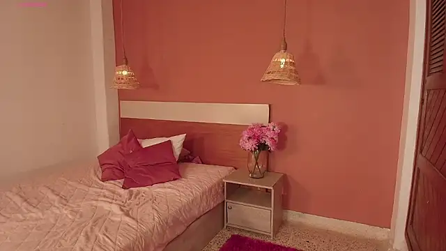 sharlotte__1 - Sharlotte__1's free webcam