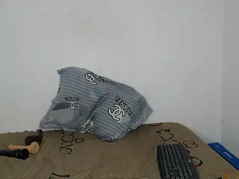 belle2556 - Belle2556's free webcam