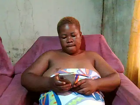 bustyass93 - Bustyass93's free webcam