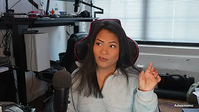 bubbleliyah - Bubbleliyah's free webcam