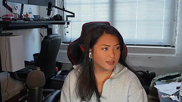 bubbleliyah - Bubbleliyah's free webcam